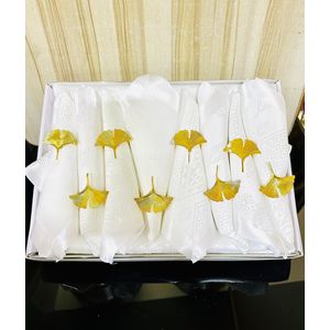  Coffret de 8 Serviettes de Table de Prestige – Tissu Jacquard Blanc avec Ronds de Serviette Ginkgo Biloba Dorés – Élégance Royale