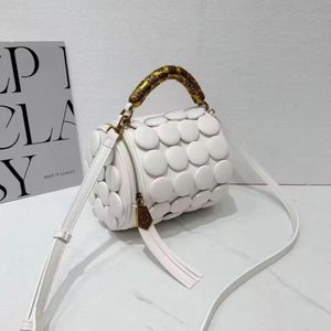 Sac bandoulière pour femme de forme cylindrique 