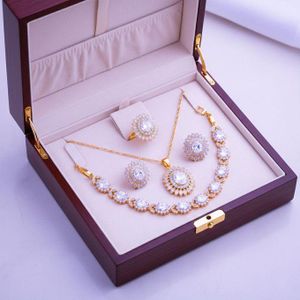 Parure de Bijoux Femme 4 Pièces - Plaqué Or 24K - Cristal Zircon Luxe - Collier, Bracelet, Boucles & Bague