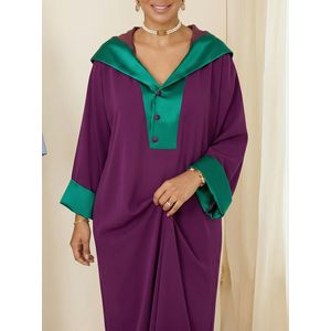 Abaya Violette Élégancia – Col Capuche Satin Vert – Boutons Assortis – Poignets Satin