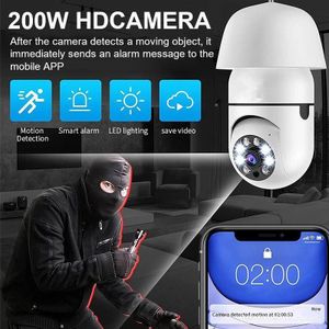 caméra de surveillance Wi-Fi se visse directement dans une douille d'ampoule standard (E27), facilitant ainsi son installation