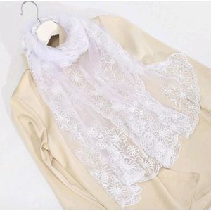 Foulard finition broderie fait main