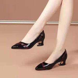 GLARPEBIE Sandales pour femmes à talons bas épais, bride arrière large, bout rond ouvert, antidérapantes, mode pour soirée, talons thong pour rendez-vous shopping - Noir