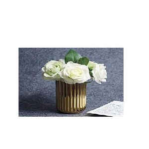 Vase Décoratif Doré Strié avec Roses Blanches – Décoration Chic & Élégante pour Table et Salon