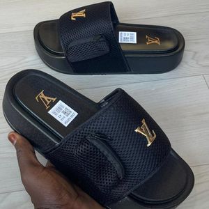Chaussures claquettes tendance 