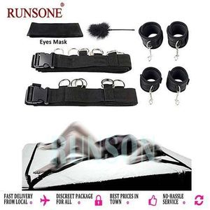 RUNSONE Kits de bondage SM de lit BD-SM, équipement fétiche SM pour couple, jouet pour adultes avec menottes ajustables aux poignets et chevilles, bandeau pour les yeux, tickler, sangle douce, jouets sexuels pour femmes et couples