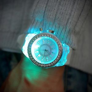 Montres Femmes Quartz Strass Lumineux LED Glowing Sport