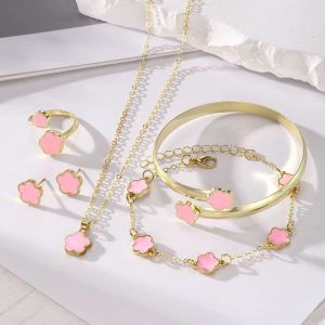 Parure de Bijoux pour Femme - Collier et Boucles d'Oreilles - Motifs Fleurs Roses et Chaîne Dorée