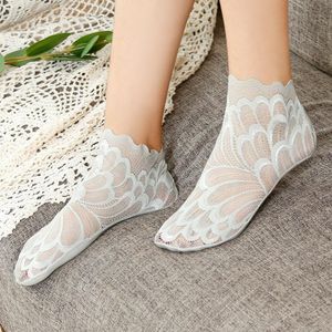 5 paires de chaussettes pour femmes en coton, semelle respirante, mi-hauteur, en maille dentelle qui ne tombe pas, gris