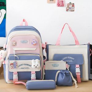 Ensemble de cinq sacs à dos Campus, sac à bandoulière à compartiment unique pour les cours.