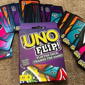 Uno Flip - Jeux de Société Familiaux - Version Délirante Avec Cartes Recto Verso et Nouvelles Actions - Règles Simples