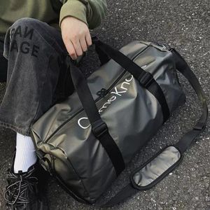 CALLIARA Sac de sport et voyage multifonction avec compartiment chaussures et séchage humide-sèche, sac de sport imperméable, bandoulière et poignée pour voyage et sport