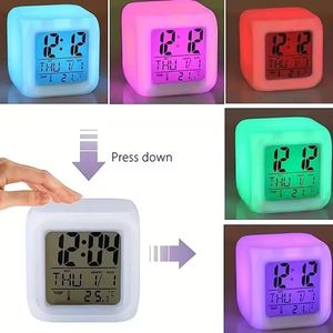 Réveil numérique LED en forme de mini cube, avec lumières colorées, réveil multifonctionnel avec affichage du calendrier et de la température
