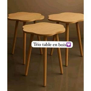 Ensemble de trois petites tables d'appoint en bois