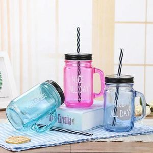 Tasse d'eau, jus en verre