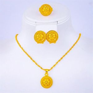 Unbrand Parure de Bijoux Plaqué Or 24 Carats pour femmes - Collier et Boucles d'Oreilles de Mariage - Élégance Florale et Finition Haute Précision