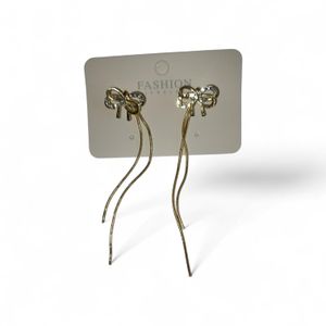 Boucles d'oreilles pendantes pour femmes en forme de fleur de couleur or de luxe