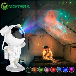 VoltEra Lampe projecteur Astronaute avec veilleuse 7 couleurs, comprenant 8 effets de projection ciel étoilé, télécommande, convient pour chambres intérieures.