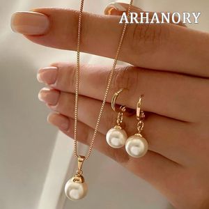 ARHANORY Ensemble de bijoux pour femme Collier et boucles d'oreilles élégants en perles (imitation perles)