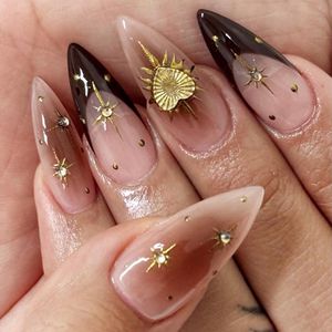 CALLIARA Faux ongles autocollants dégradé noir-or avec éclats d'étoiles, stiletto long cœur, ongles faux gothiques glamour pour fêtes