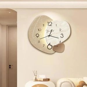 Horloge murale silencieuse style nordique en bois massif - 38cm