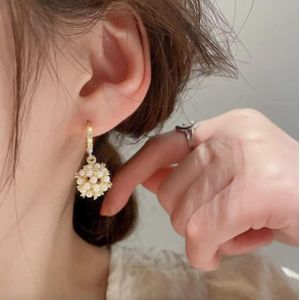 Boucles d'oreilles créoles pendantes à boule pour femme
