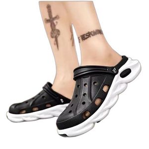 Crocs ou Sabots Unisex Ultra-Confort Premium – Sandales Outdoor Antidérapantes & Respirantes Idéal Plage, Maison & Travail – Tendance Sénégal 2026