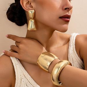 Ensemble de Bijoux de Luxe Bracelet et Boucles d'Oreilles Couleur Or Accessoire de Soirée Hyperbole pour Femmes - Or