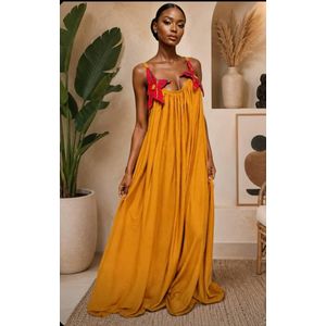 Robe Maxi Fluide Moutarde Élégance Africaine – Détails Nœuds Rouge & Coupe Ample