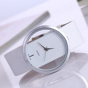 Montre à quartz en cuir de luxe antique pour femme