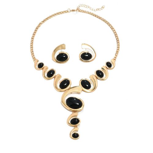 product_image_name-Fashion-Un costume élégant en forme d'escargot ovale avec un aspect exagéré et sophistiqué.-2